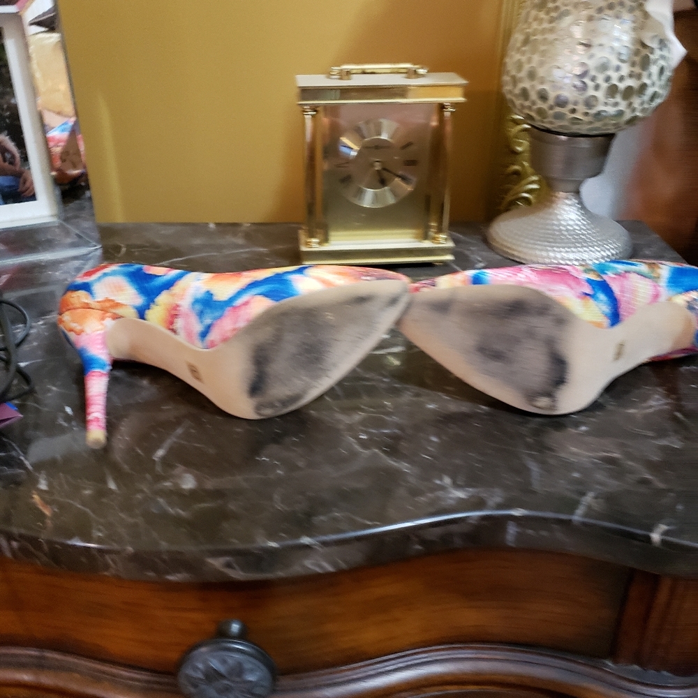 Heels - Picture 3 of 4